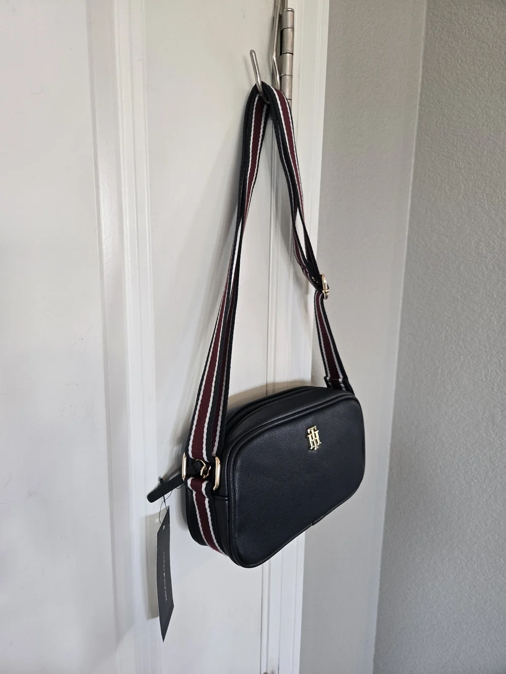 Tommy Hilfiger Navy Leather Belt Bag with Gold TH Logo - Picture 4 of 12